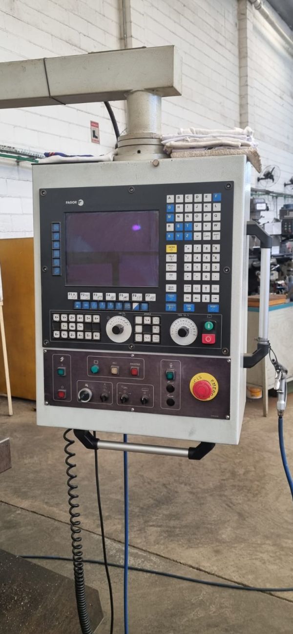 Fresadora CNC TRAVIS M8