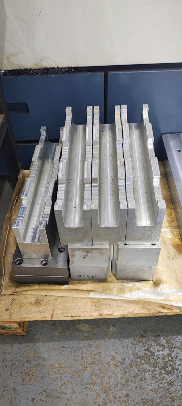 Centro de Usinagem ROMI DISCOVERY 1250