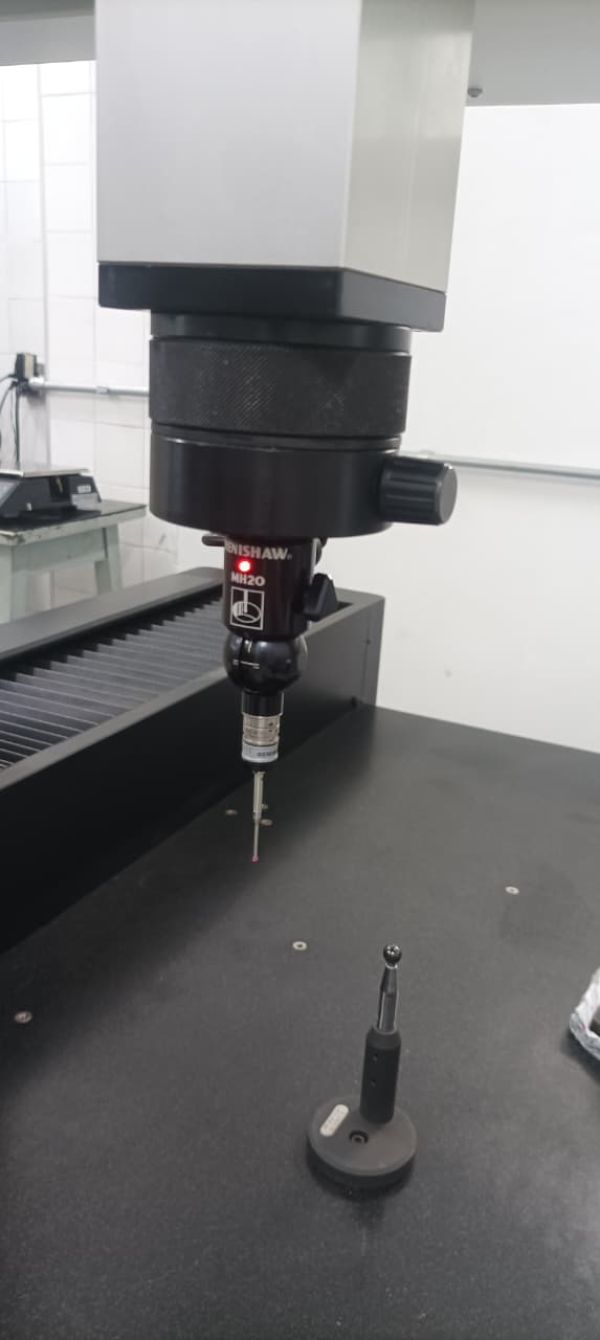 Tridimensional MITUTOYO CRT-PM7106 