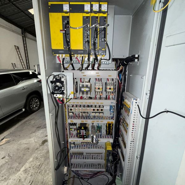 Centro de Usinagem Vertical HYUNDAI-KIA VX500