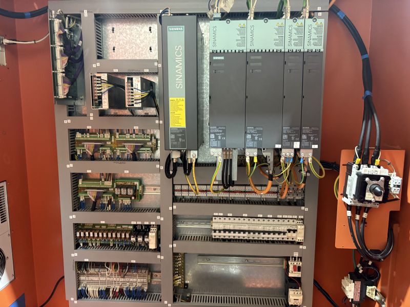 Fresadora CNC VEKER MVK1700F