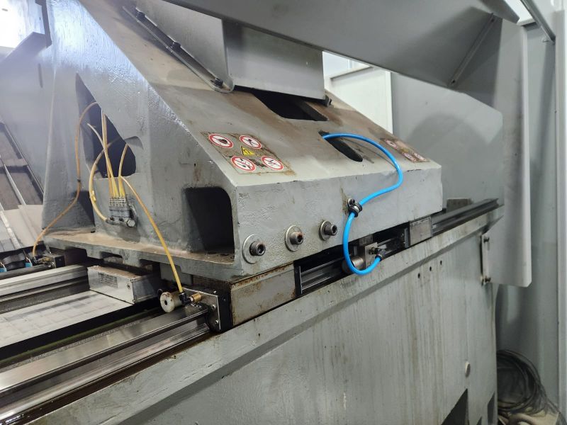 Centro de Usinagem Vertical DECKEL MAHO DMC 104V LINEAR