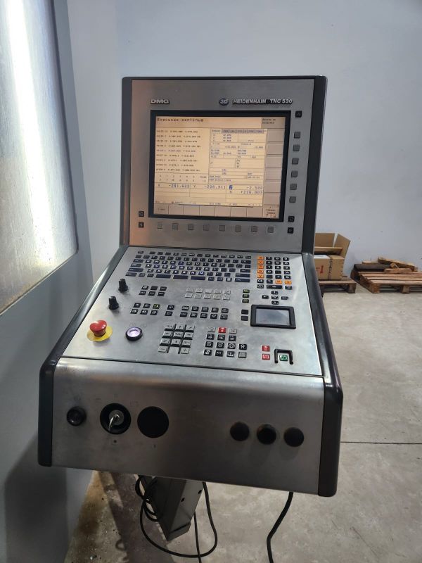 Centro de Usinagem Vertical DECKEL MAHO DMC 104V LINEAR