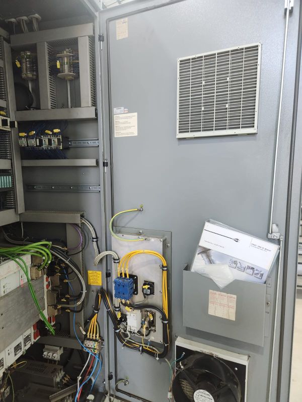 Centro de Usinagem Vertical DECKEL MAHO DMC 104V LINEAR