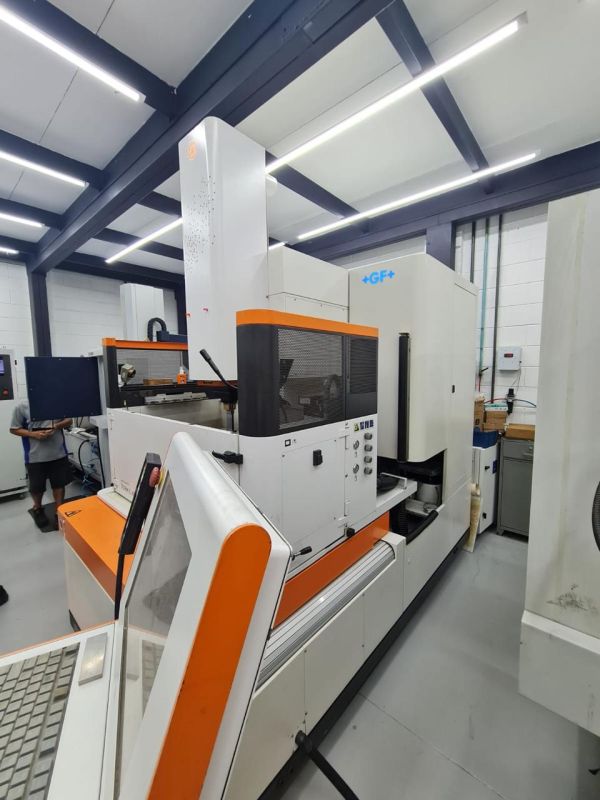 Eletroerosão por Penetração CNC CHARMILLES FORM E 600