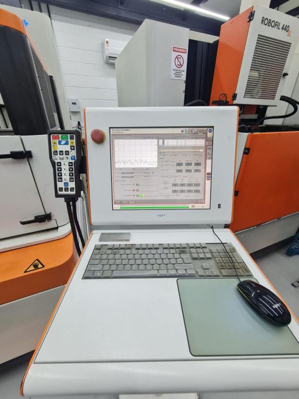 Eletroerosão por Penetração CNC CHARMILLES FORM E 600