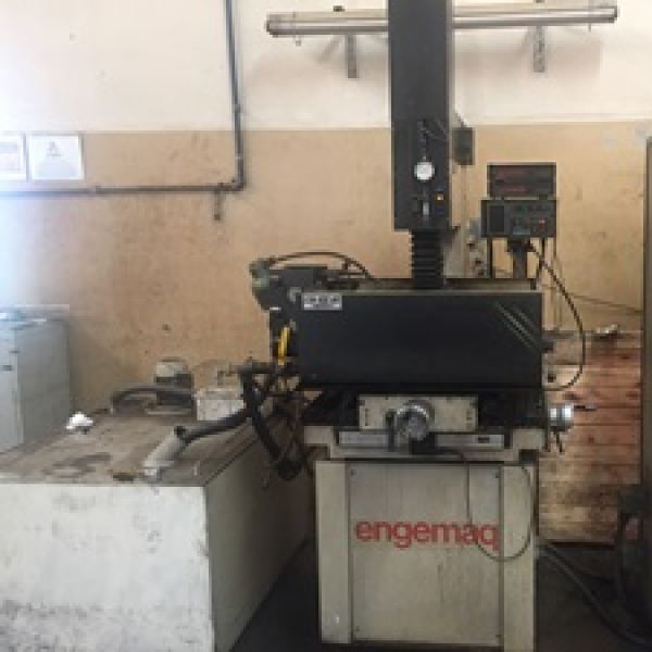 Eletroerosão a Penetração ENGEMAQ EDM400