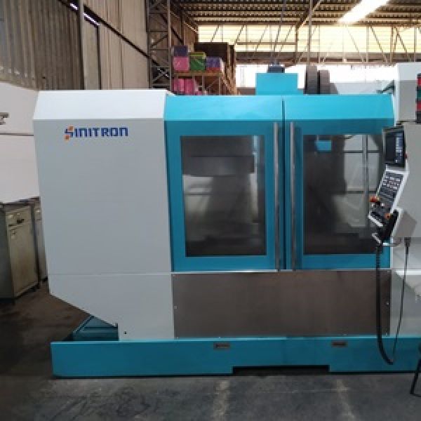 Centro de Usinagem Vertical SINITRON VMC1000