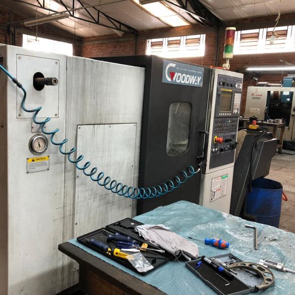 Torno CNC GOODWAY GLS-2000