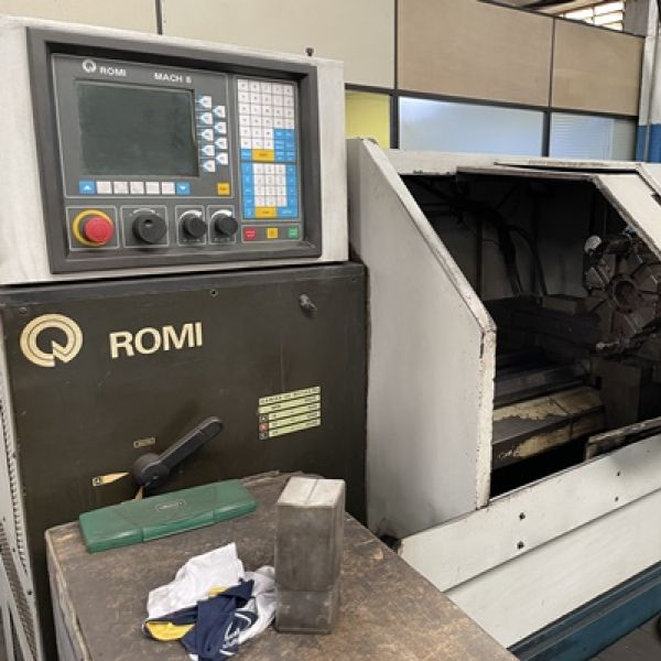 Torno CNC ROMI CENTUR 40RV