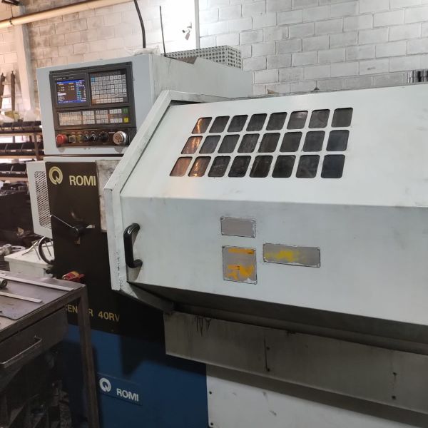 Torno CNC ROMI CENTUR 40RV