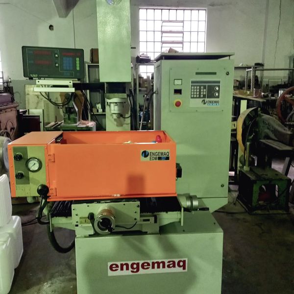 Eletroerosão por Penetração ENGEMAQ EDM 200NC