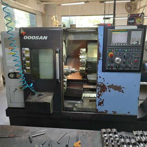 Torno CNC DOOSAN LYNX 220A