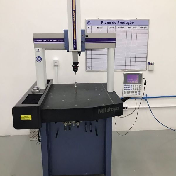 Tridimensional MITUTOYO BR-M443 com painel QM-DATA