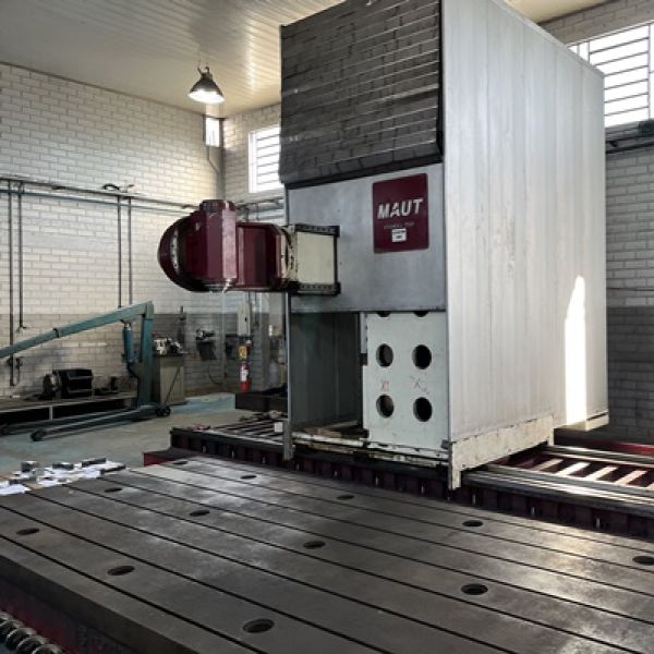 Fresadora CNC de Banco Fixo MAUT EM74 – 5 eixos