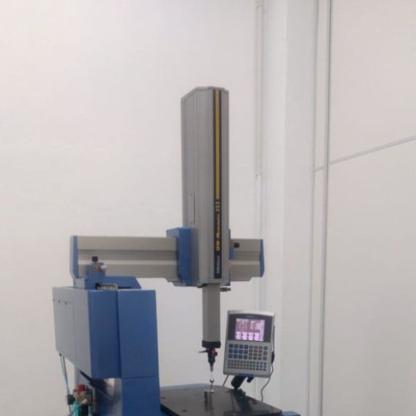 Tridimensional MITUTOYO QM-M353 com painel QM-DATA