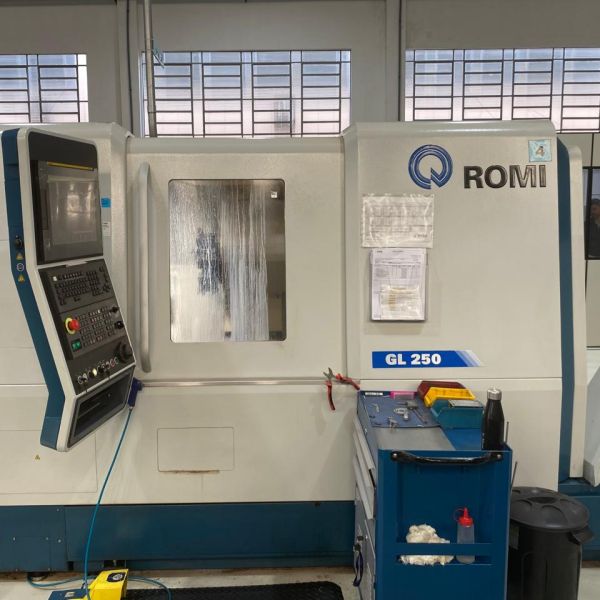 Torno CNC ROMI GL250