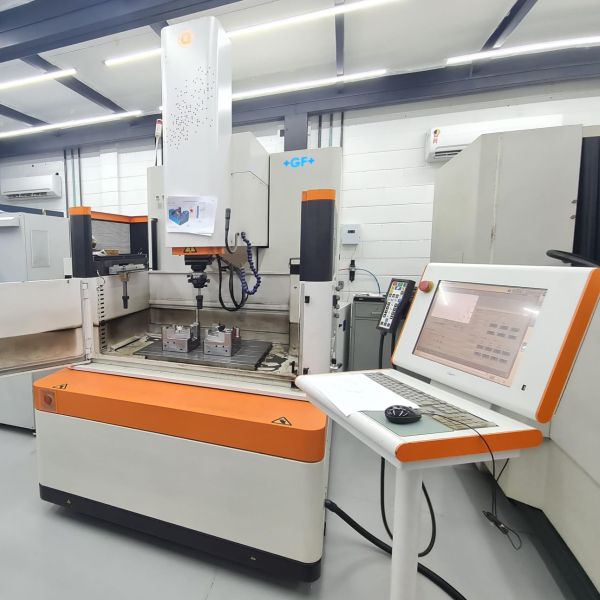 Eletroerosão por Penetração AGIE CHARMILLES FORM E-600