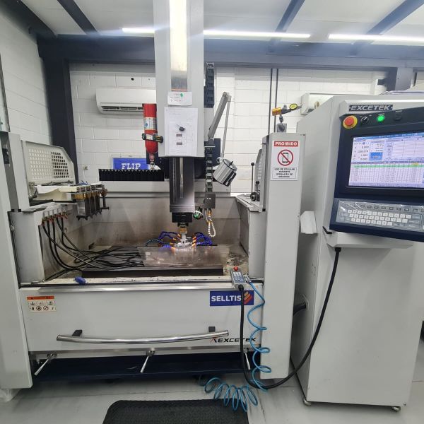 Eletroerosão por Penetração EXETEC ED600C