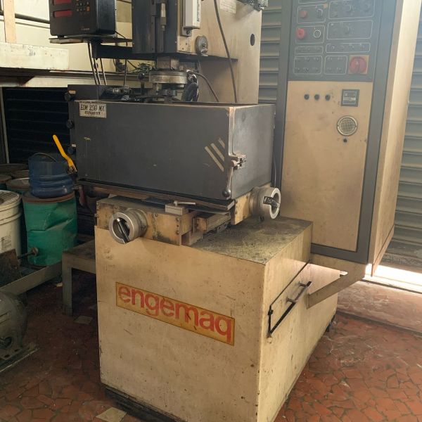 Eletroerosão por Penetração ENGEMAQ EDM-200MX
