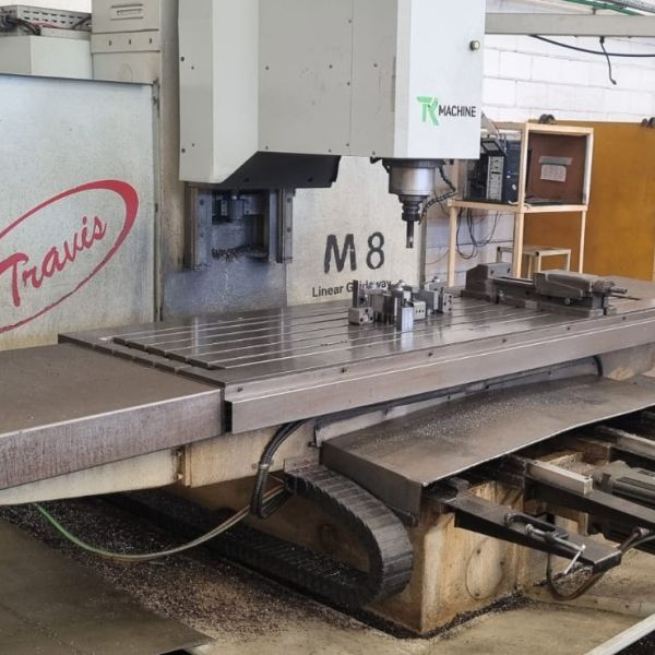 Fresadora CNC TRAVIS M8