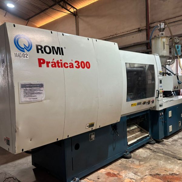 Injetora de Plástico ROMI PRÁTICA 300